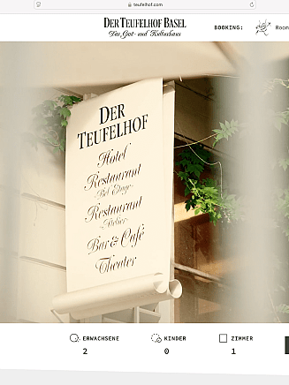Schild mit Informationen zu Hotel und Restaurant im Teufelhof Basel.