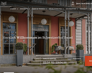 Fassade des Hotel Schweizerhof mit Begrüßungsschild.
